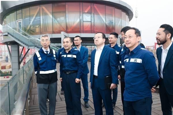 天津港集團與倪光南院士、深開鴻CEO王成錄一行座談交流 ，共商“津鴻” 發展新篇章